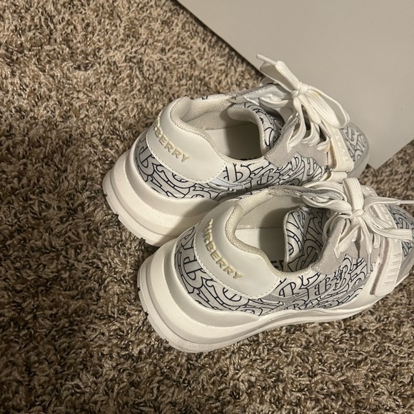 Burberry Ramsey Sneakers - Picture 4 of 6